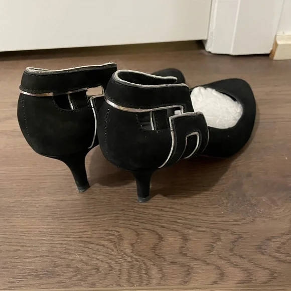 Heels - Picture 2 of 2